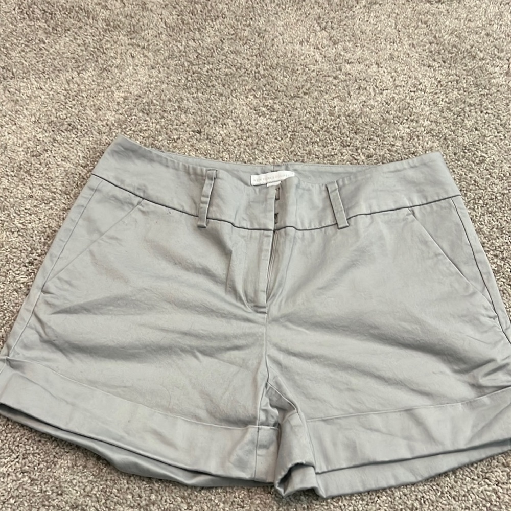 New York and Company Women’s shorts size 6 grey used good condition